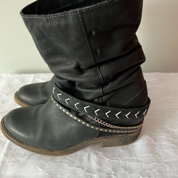Coolway Slouch Boots - Picture 2 of 13